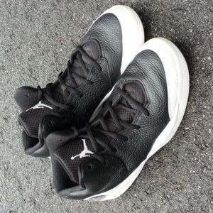 Men's Jordan black and white leather size 8 sneakers